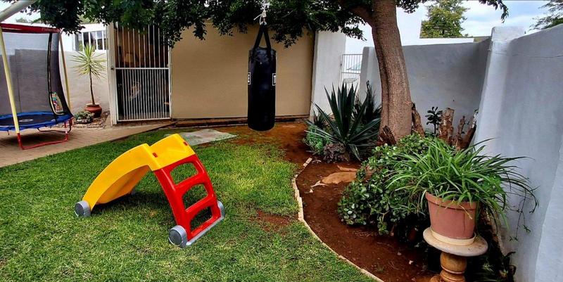 2 Bedroom Property for Sale in Langenhovenpark Free State